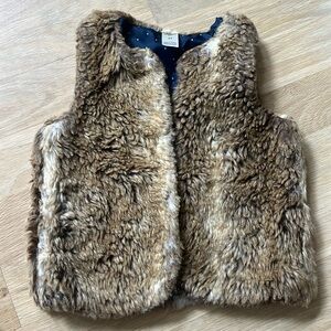 The cutest faux fur vest size 5T
